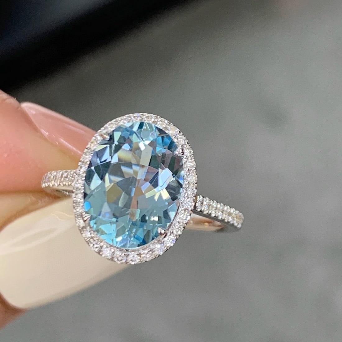 14k Gold 2.71 Ctw Natural Aquamarine & Diamond Ring: Ref:230986111 // gold content:14k gold // ring size:7. 25us // // main gemstone:aquamarine // shape:oval // carat weight:2. 48ct // color:santa maria color // treatment:natural // // adjacent gemstone