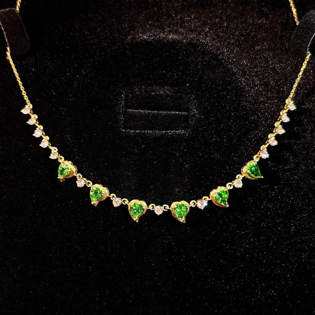 14k Gold 2.57 Ct Natural Tsavorite & Sapphire Necklace: Ref:230986113 // gold content:14k gold // main gemstone:tsavorite // shape:heart // carat weight:2. 57ct // color:green // treatment:natural // // adjacent gemstone 2 : sapphire // number of