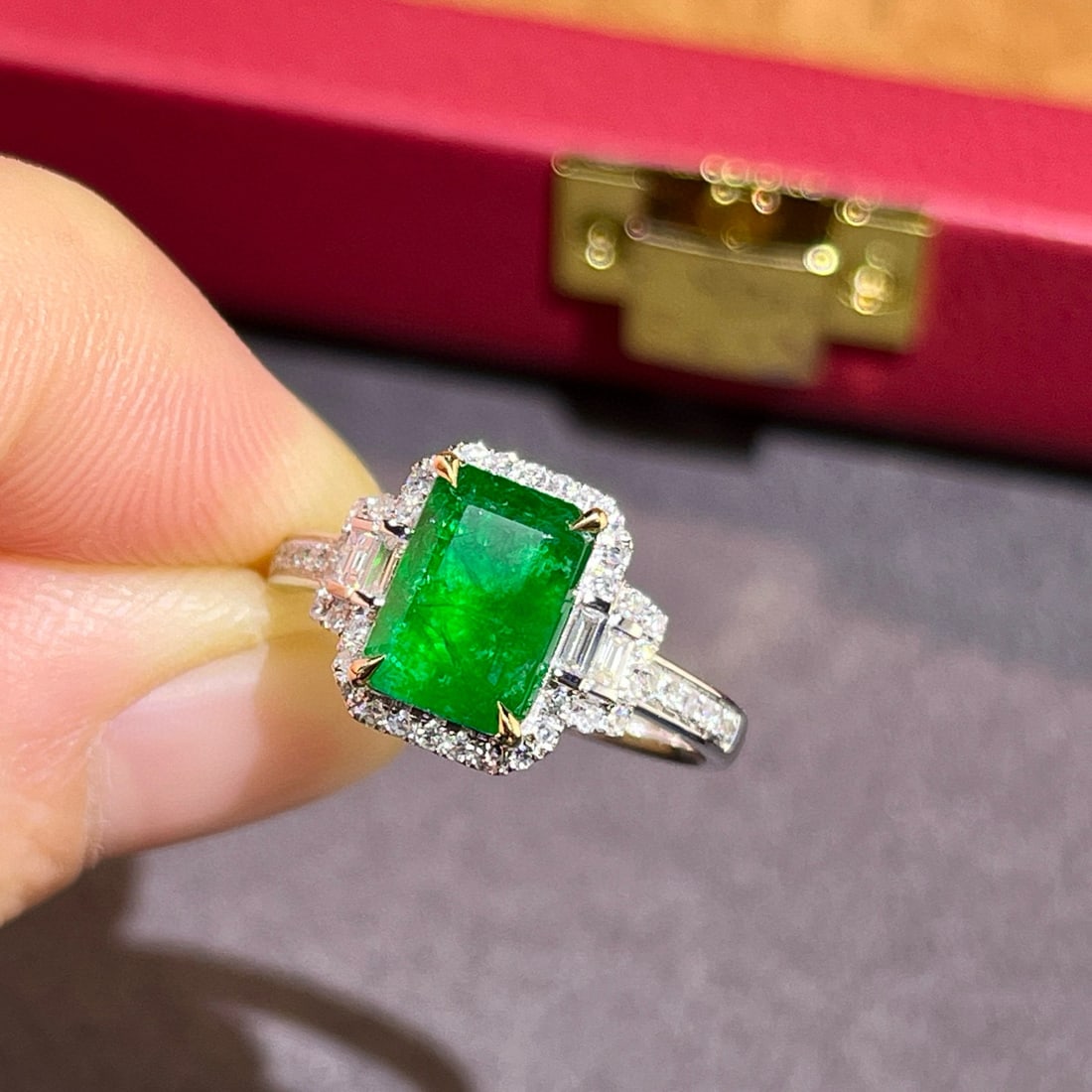 14k Gold 2.47 Ctw Vivid Green Natural Emerald & Diamond Ring - 3