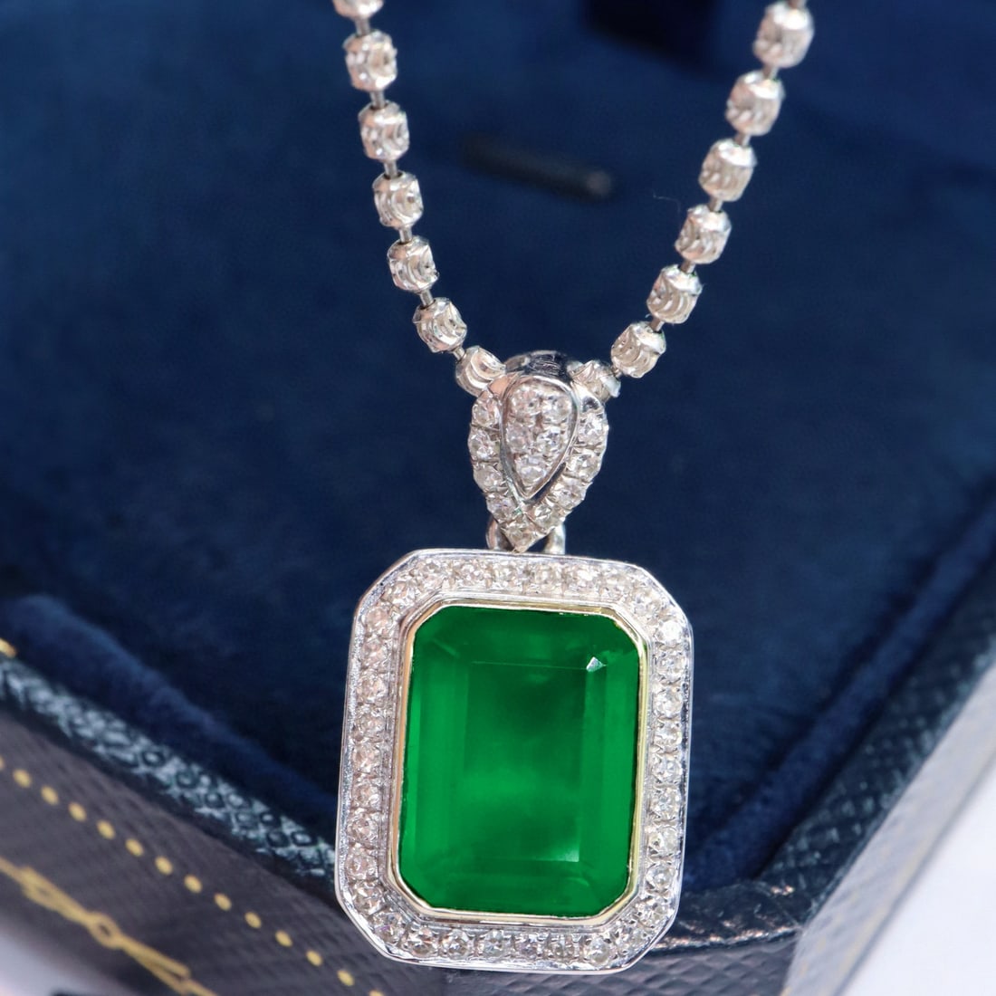 14k Gold 3.27 Ctw Vivid Green Natural Emerald & Diamond Pendant( Without Chain ): Ref:230986121 // gold content:14k gold // main gemstone:emerald // shape:octagonal // carat weight:2. 90ct // color:vivid green // treatment:natural // // adjacent gemstone 2 : diamond // shape:round
