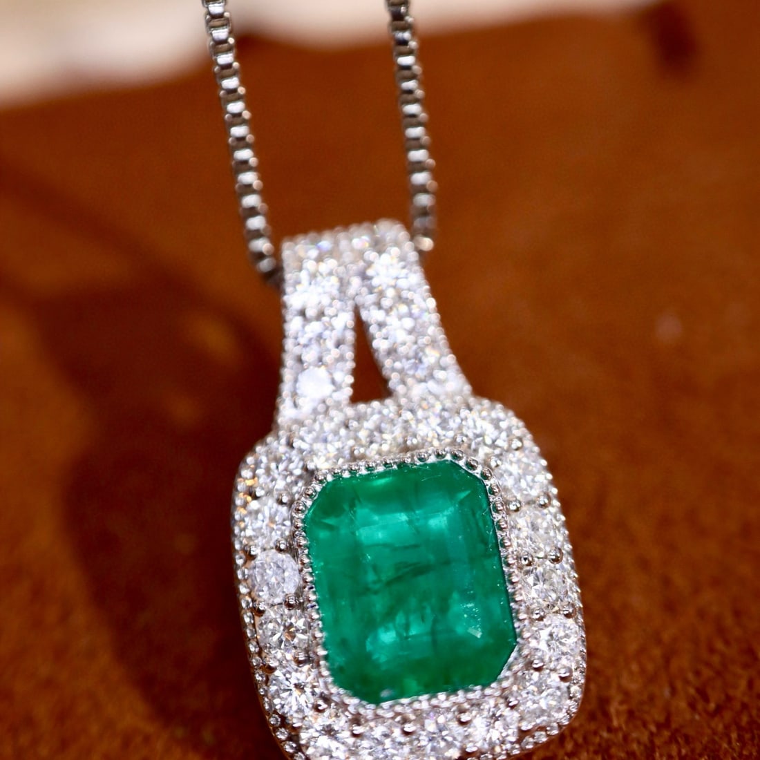 14k Gold 2.18 Ctw Vivid Green Natural Emerald & Diamond Pendant( Without Chain ): Ref:230986122 // gold content:14k gold // main gemstone:emerald // shape:octagonal // carat weight:1. 6ct // color:vivid green // treatment:natural // // adjacent gemstone 2 : diamond // shape:round