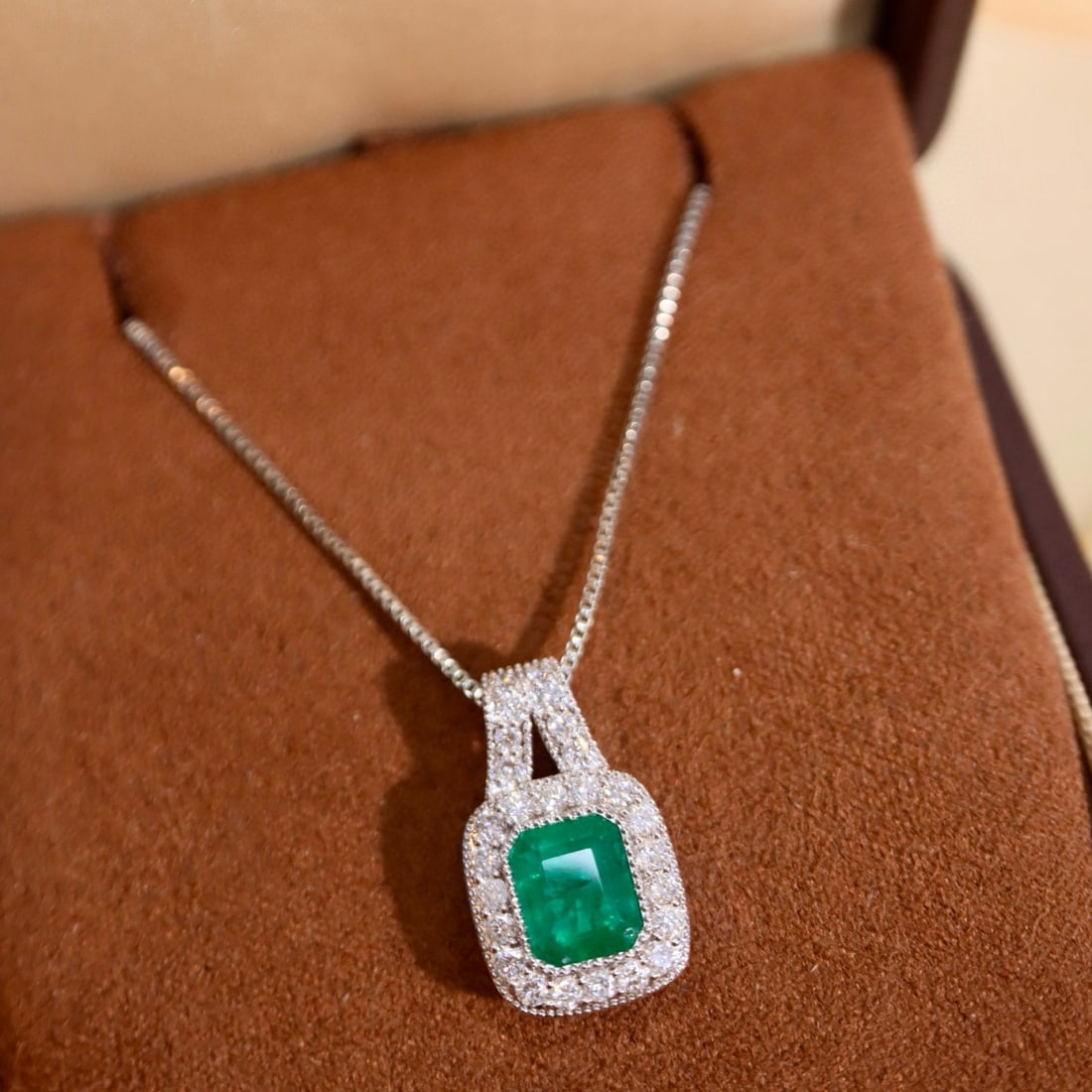 14k Gold 2.18 Ctw Vivid Green Natural Emerald & Diamond Pendant( Without Chain ) - 6