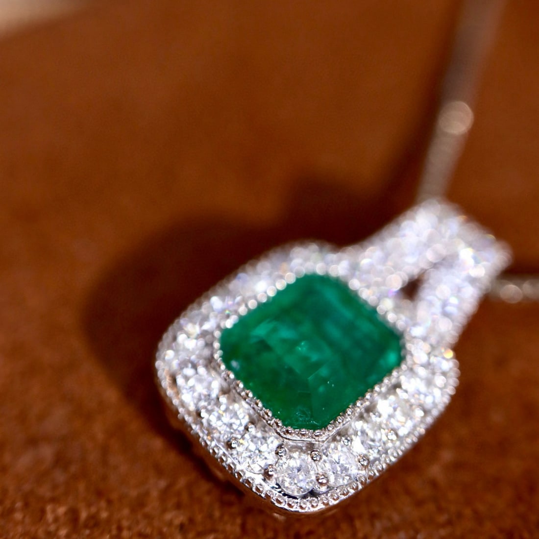 14k Gold 2.18 Ctw Vivid Green Natural Emerald & Diamond Pendant( Without Chain ) - 8