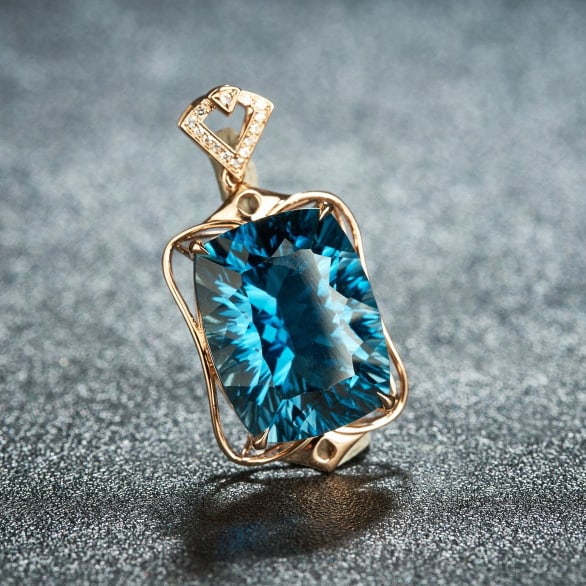 14k Gold 16.7 Ct Natural Topaz & Diamond Pendant( Without Chain ): Ref:230986129 // gold content:14k gold // main gemstone:topaz // shape:cushion // carat weight:16. 7ct // color:blue // treatment:natural // // adjacent gemstone 2 : diamond // shape:round // clarity
