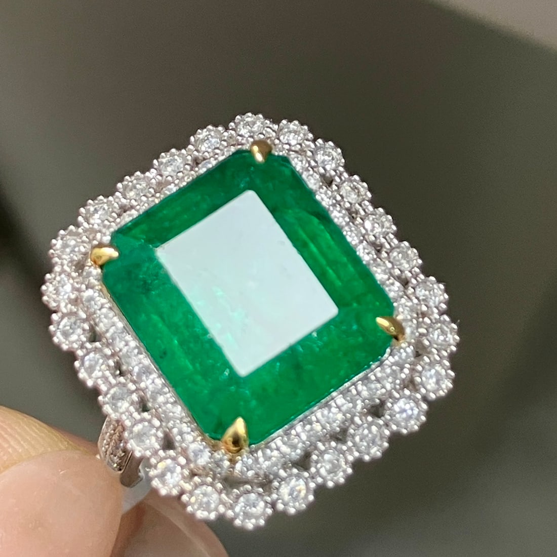 14k Gold 8.22 Ctw Natural Emerald & Diamond Ring - 3