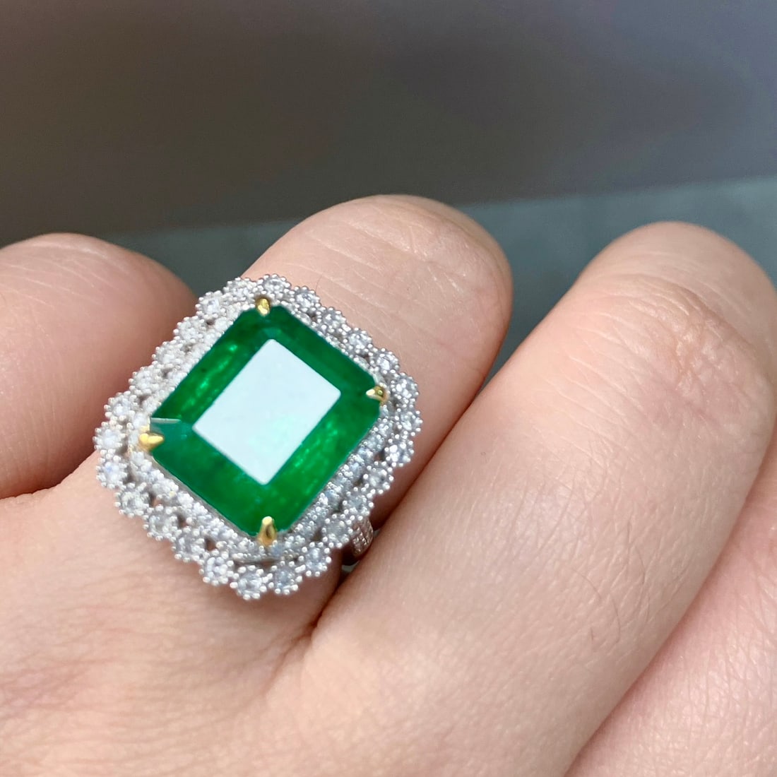 14k Gold 8.22 Ctw Natural Emerald & Diamond Ring - 4