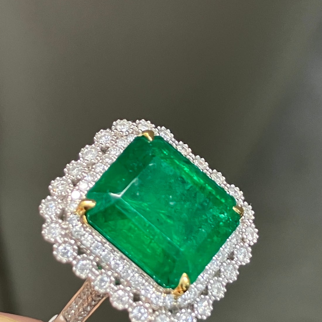 14k Gold 8.22 Ctw Natural Emerald & Diamond Ring - 5