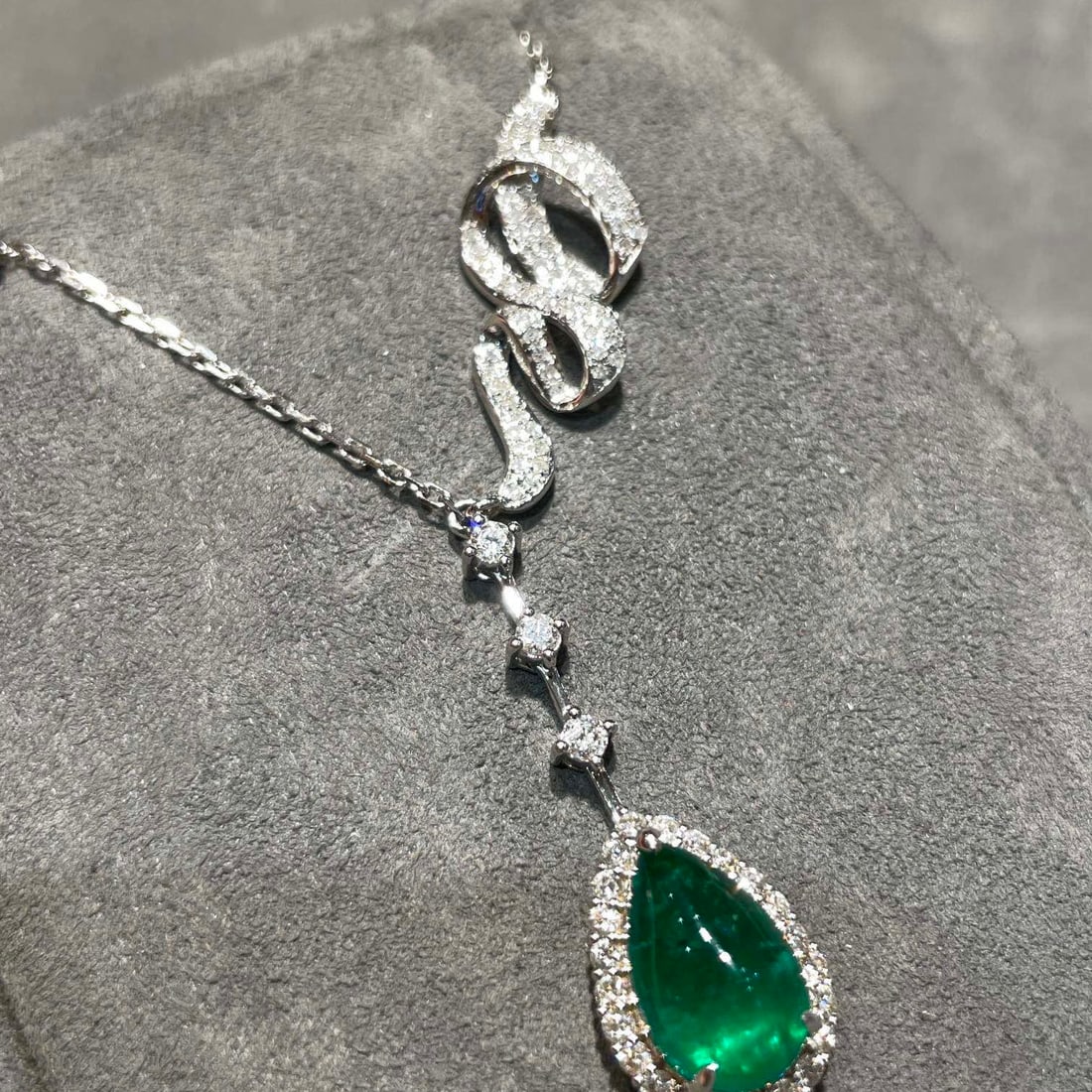 14k Gold 3.74 Ctw Vivid Green Natural Emerald & Diamond Necklace - 2