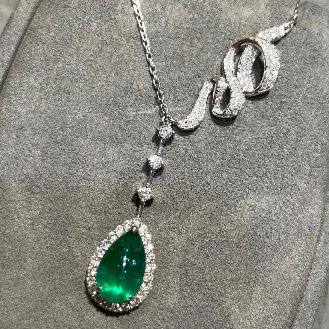 14k Gold 3.74 Ctw Vivid Green Natural Emerald & Diamond Necklace - 3