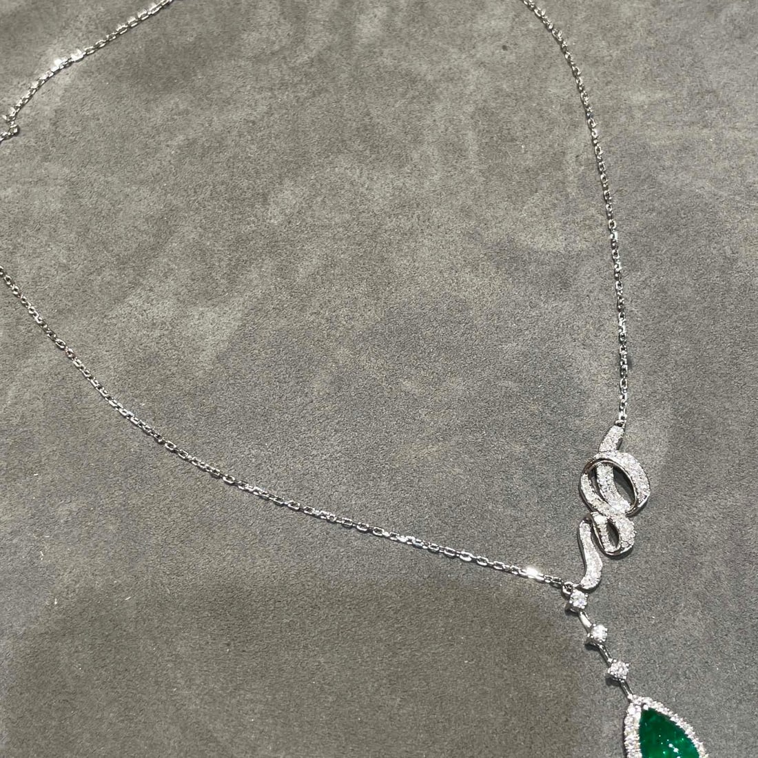 14k Gold 3.74 Ctw Vivid Green Natural Emerald & Diamond Necklace - 4