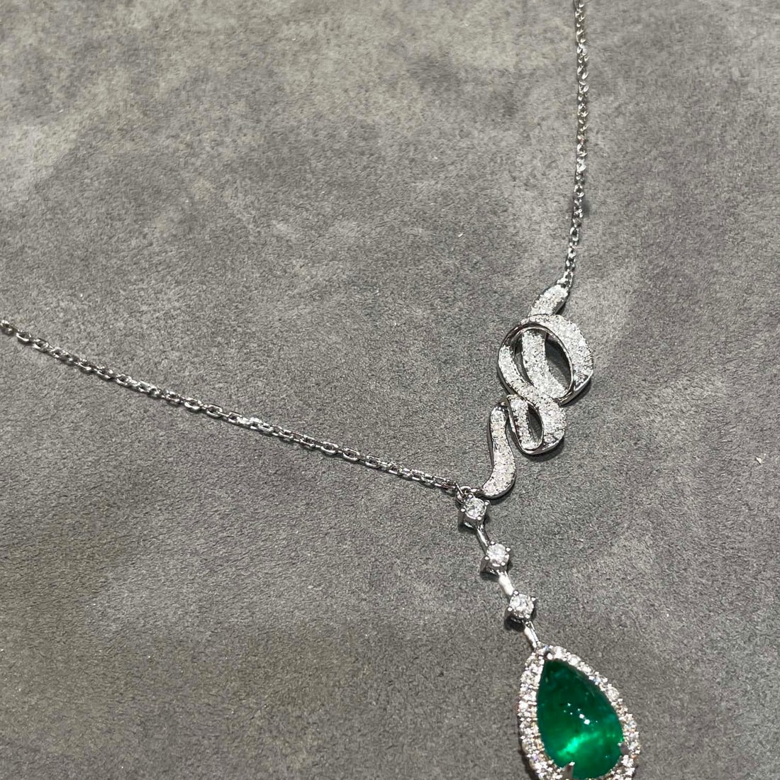 14k Gold 3.74 Ctw Vivid Green Natural Emerald & Diamond Necklace - 5