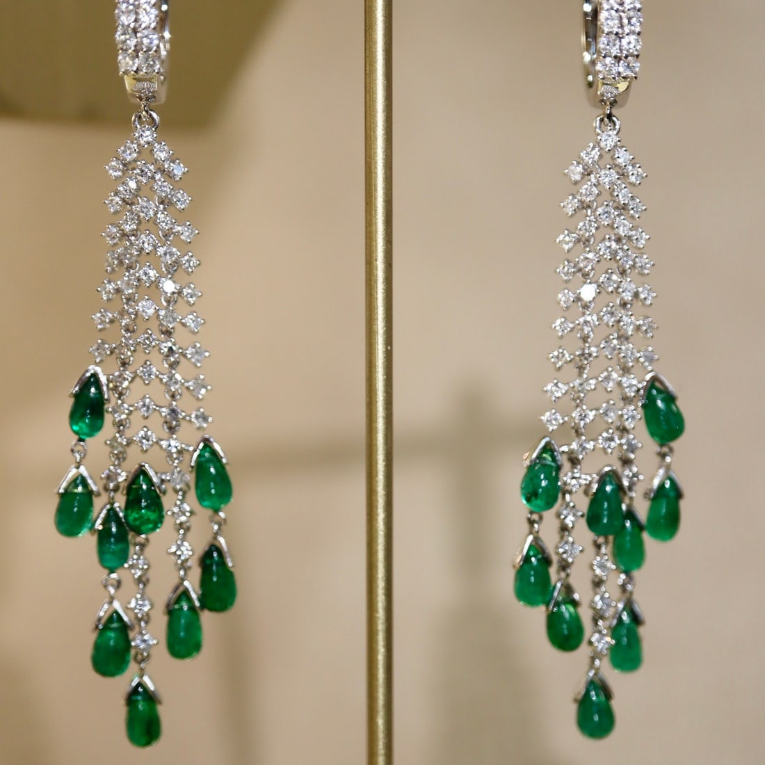 14k Gold 4.52 Ctw Vivid Green Natural Emerald & Diamond Earrings: Ref:230986141 // gold content:14k gold // main gemstone:emerald // shape:pear // carat weight:3ct // color:vivid green // treatment:natural // // adjacent gemstone 2 : diamond // shape:round // carat