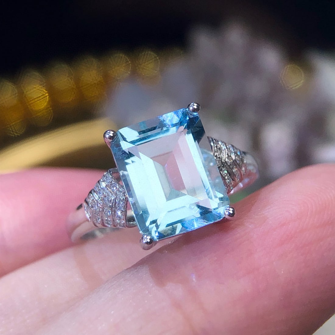 14k Gold 3.2 Ct Natural Aquamarine & Diamond Ring: Ref:230986144 // gold content:14k gold // ring size:7. 25us // // main gemstone:aquamarine // shape:octagonal // carat weight:3. 2ct // color:blue // treatment:natural // // adjacent gemstone 2 :
