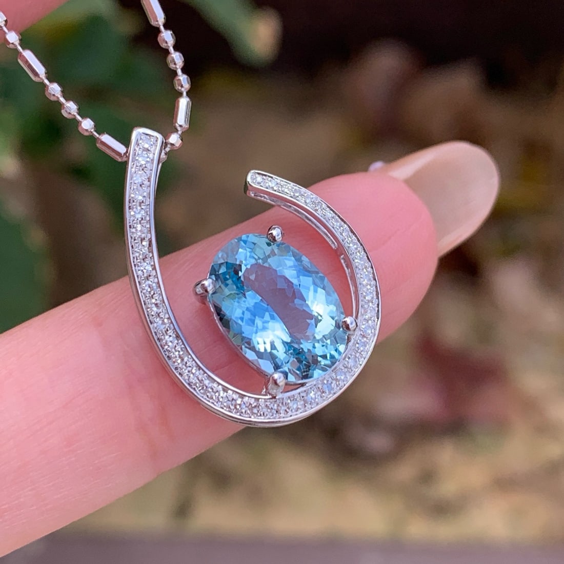 14k Gold 2.75 Ct Natural Aquamarine & Diamond Pendant( Without Chain ): Ref:230986145 // gold content:14k gold // main gemstone:aquamarine // shape:oval // carat weight:2. 75ct // color:blue // treatment:natural // // adjacent gemstone 2 : diamond // number of stones:40