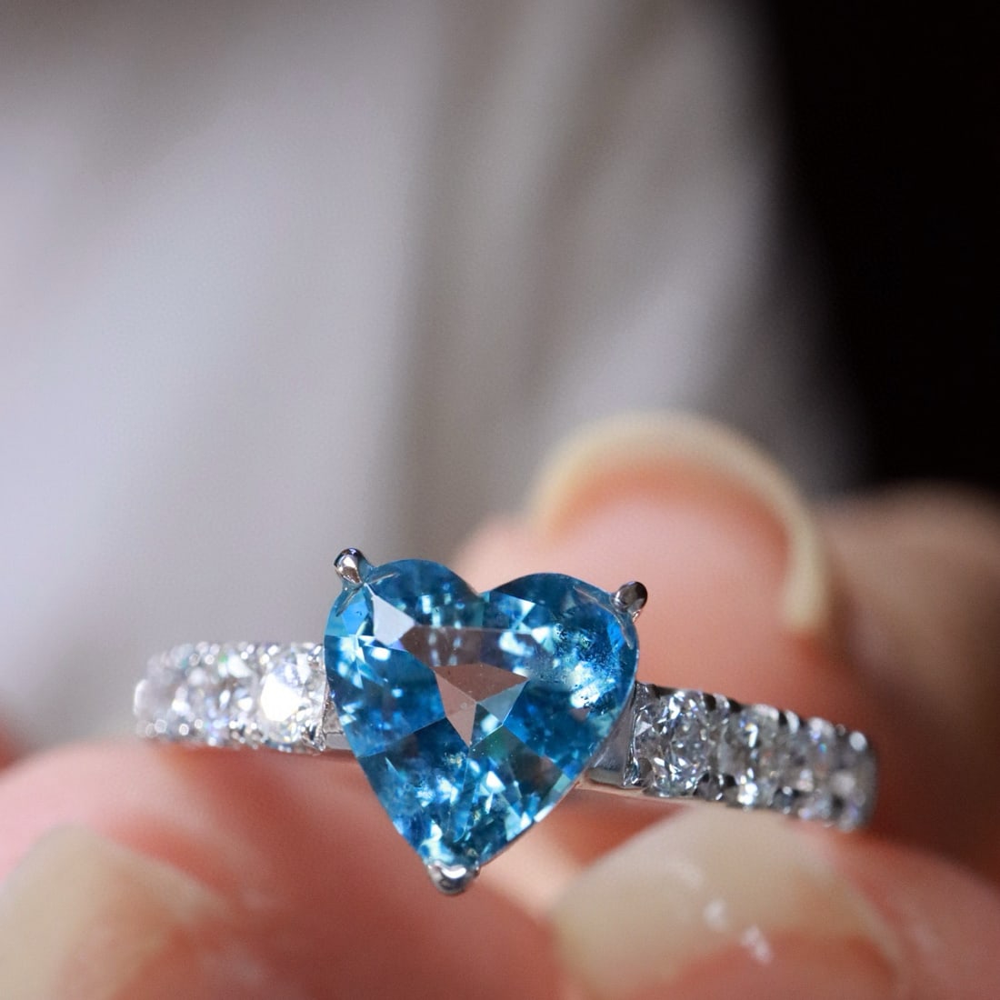 14k Gold 1.4 Ctw Natural Aquamarine & Diamond Ring: Ref:230986146 // gold content:14k gold // ring size:7. 25us // // main gemstone:aquamarine // shape:heart // carat weight:1ct // color:santa maria color // treatment:natural // // adjacent gemstone 2