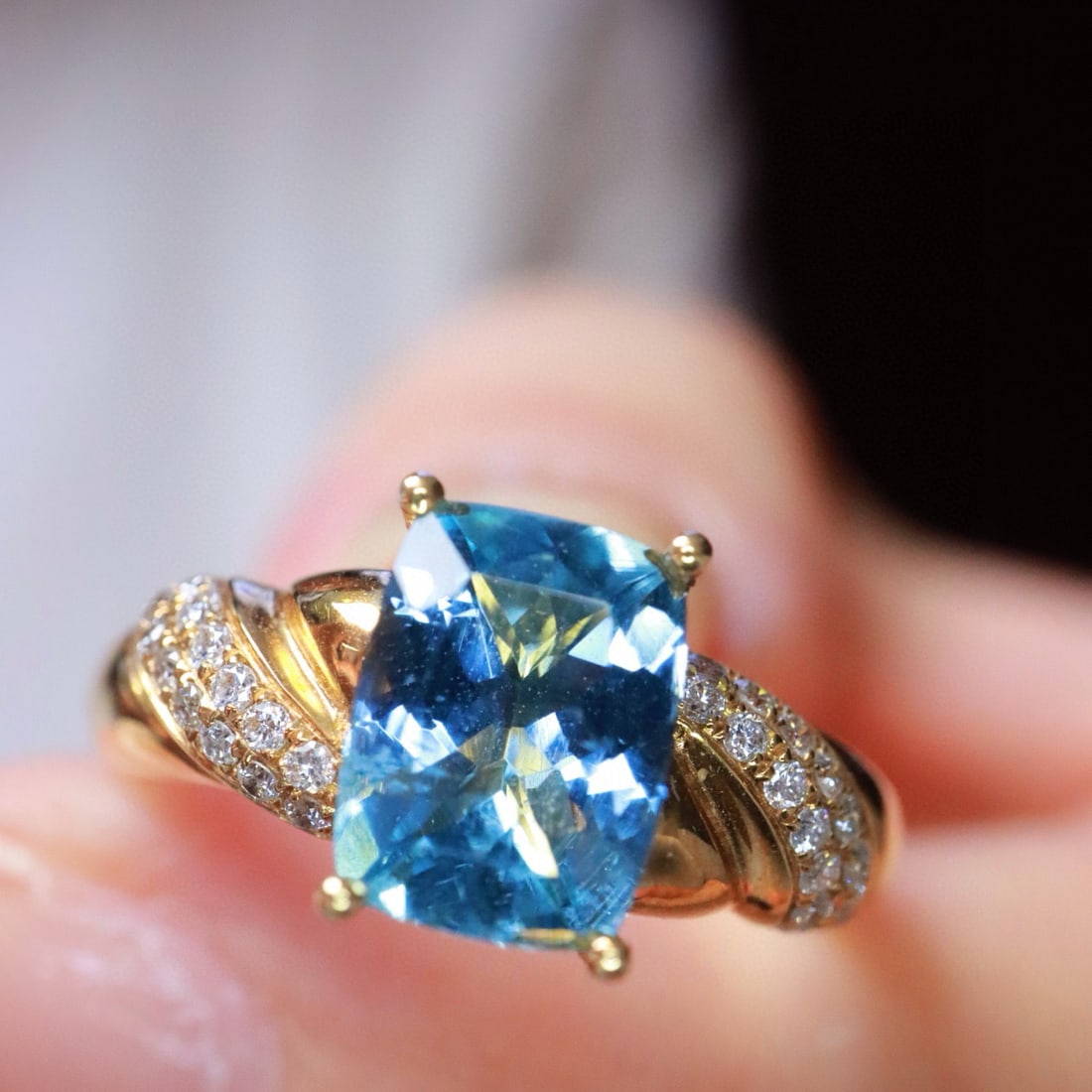 14k Gold 1.73 Ctw Natural Aquamarine & Diamond Ring: Ref:230986147 // gold content:14k gold // ring size:7. 25us // // main gemstone:aquamarine // shape:cushion // carat weight:1. 55ct // color:santa maria color // treatment:natural // // adjacent