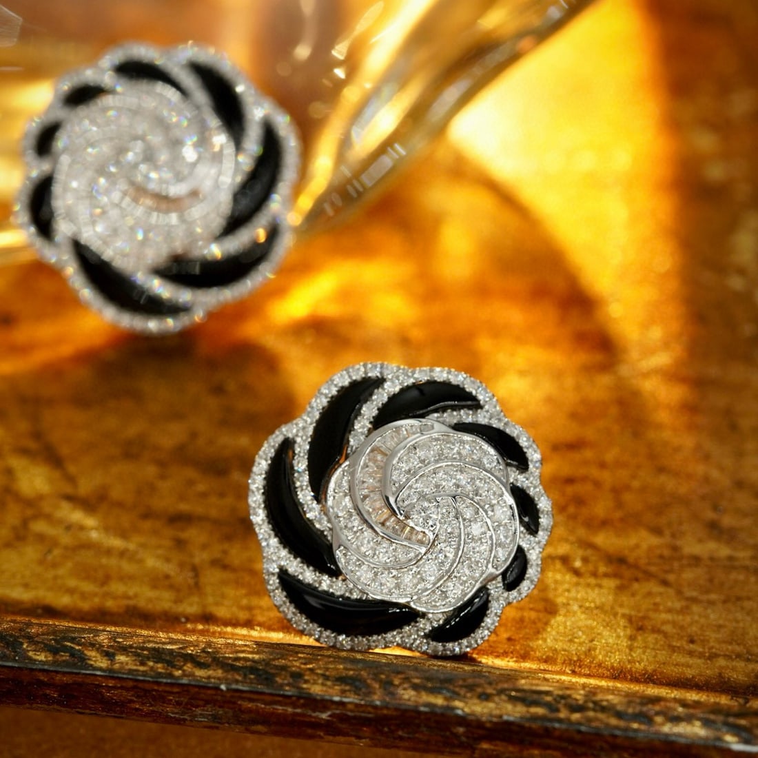 14k Gold 0.98 Ct Natural H Diamond Earrings: Ref:230986156 // gold content:14k gold // main gemstone:diamond // shape:multiply // carat weight:0. 98ct // clarity grade:vs-si // color:h // treatment:natural // Condition: New Low Estimate: