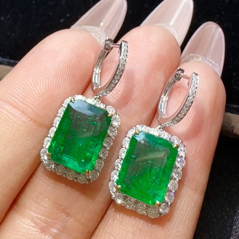 14k Gold 5.91 Ct Vivid Green Natural Emerald & Diamond Earrings: Ref:230986167 // gold content:14k gold // main gemstone:emerald // shape:octagonal // carat weight:5. 91ct // color:vivid green // treatment:natural // // adjacent gemstone 2 : diamond // shape:round 