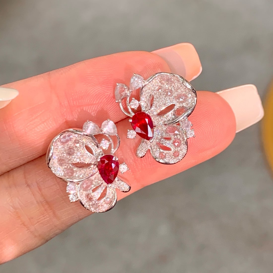 14k Gold 1.40 Ctw Natural Ruby & Diamond Earrings: Ref:230986173 // gold content:14k gold // main gemstone:ruby // shape:pear // carat weight:1. 15ct // color:pigeonblood red // treatment:natural // // adjacent gemstone 2 : diamond // shape:round // c