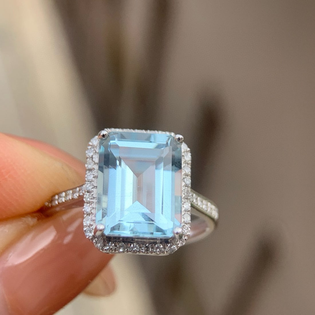 14k Gold 3 Ct Natural Aquamarine & Diamond Ring: Ref:230986187 // gold content:14k gold // ring size:7. 25us // // main gemstone:aquamarine // shape:octagonal // carat weight:3ct // color:blue // treatment:natural // // adjacent gemstone 2 :