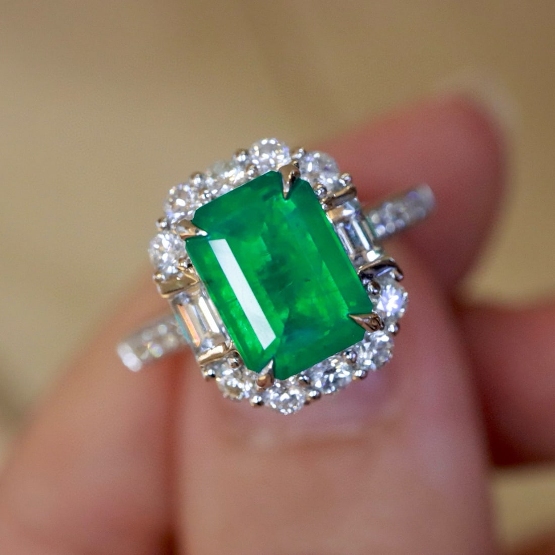 14k Gold 3.01 Ctw Vivid Green Natural Emerald & Diamond Ring: Ref:230986191 // gold content:14k gold // ring size:7. 25us // // main gemstone:emerald // shape:octagonal // carat weight:2. 26ct // color:vivid green // treatment:natural // // adjacent gemstone 2 :