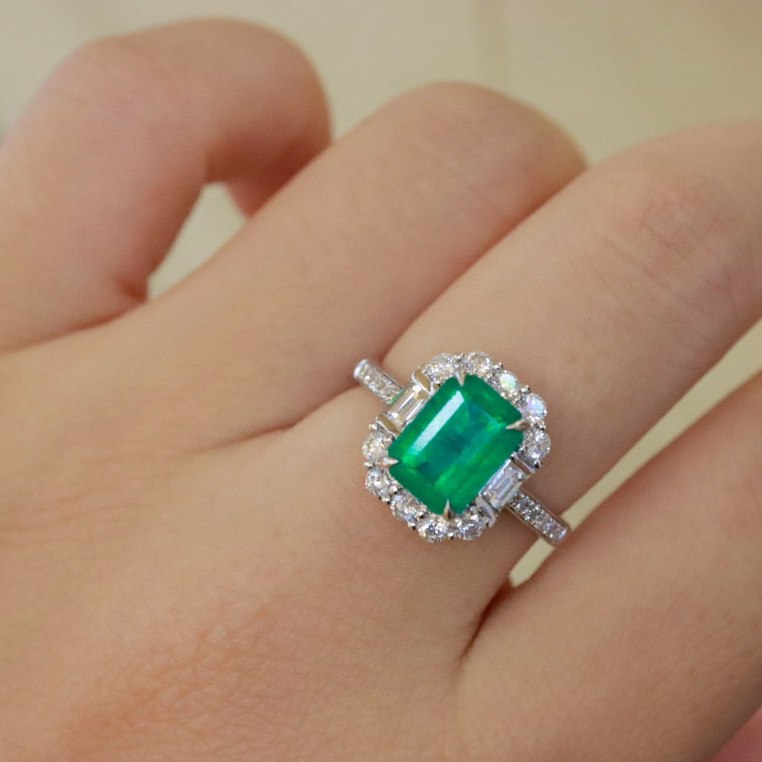 14k Gold 3.01 Ctw Vivid Green Natural Emerald & Diamond Ring - 2