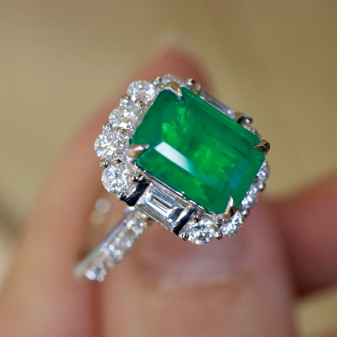 14k Gold 3.01 Ctw Vivid Green Natural Emerald & Diamond Ring - 4