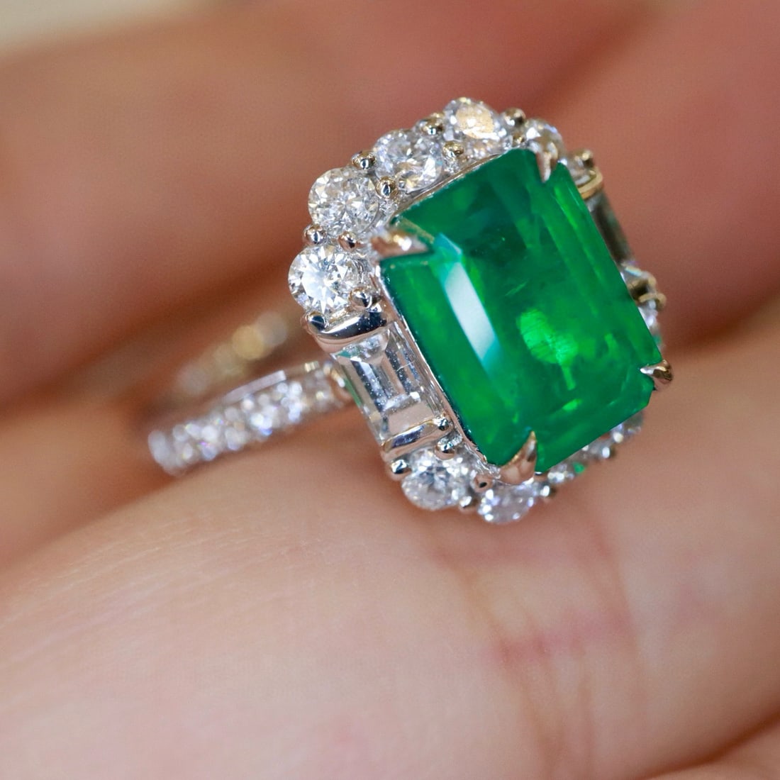 14k Gold 3.01 Ctw Vivid Green Natural Emerald & Diamond Ring - 5