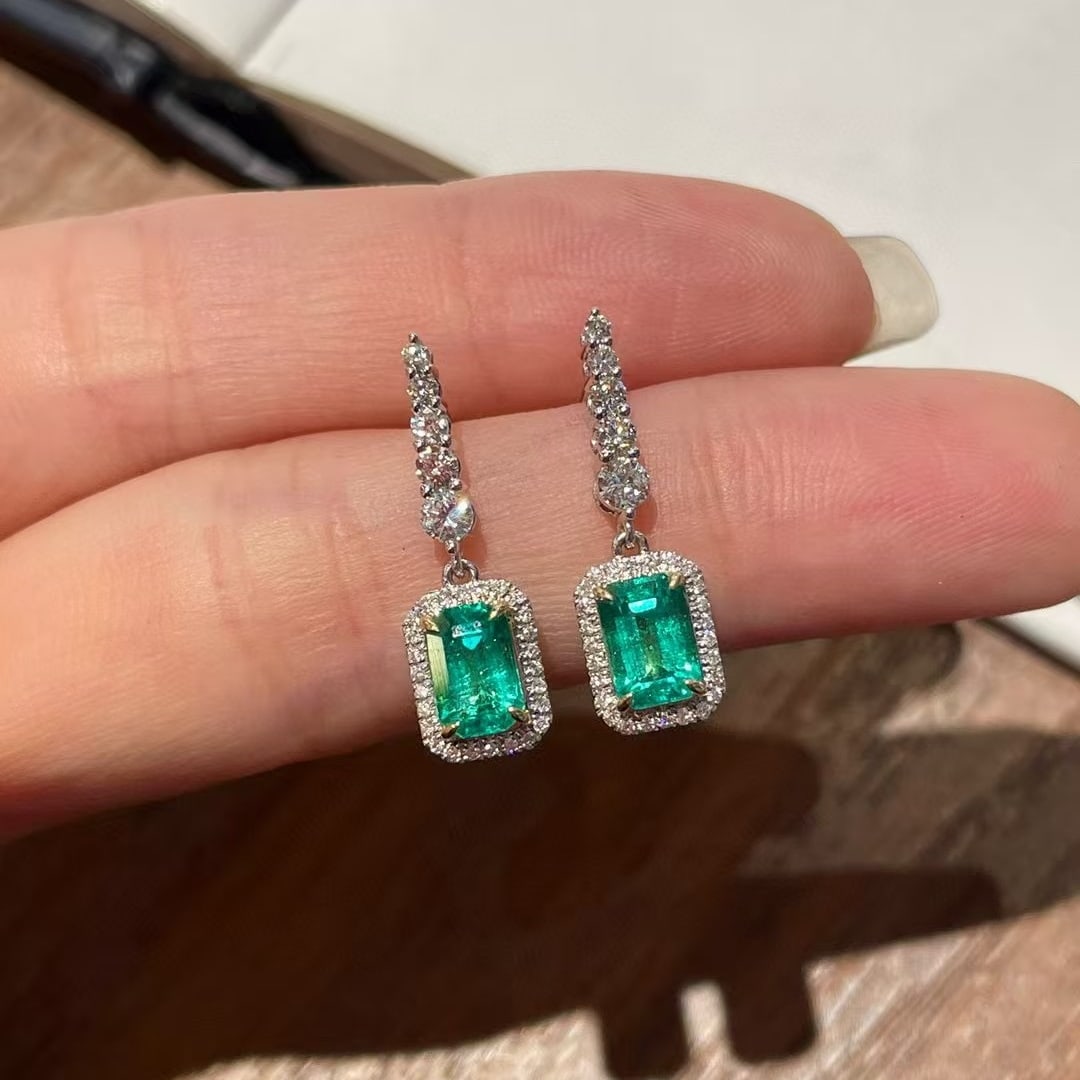 14k Gold 1.5 Ct Vivid Green Natural Emerald & Diamond Earrings: Ref:230986192 // gold content:14k gold // main gemstone:emerald // shape:octagonal // carat weight:1. 5ct // color:vivid green // treatment:natural // // adjacent gemstone 2 : diamond // shape:round
