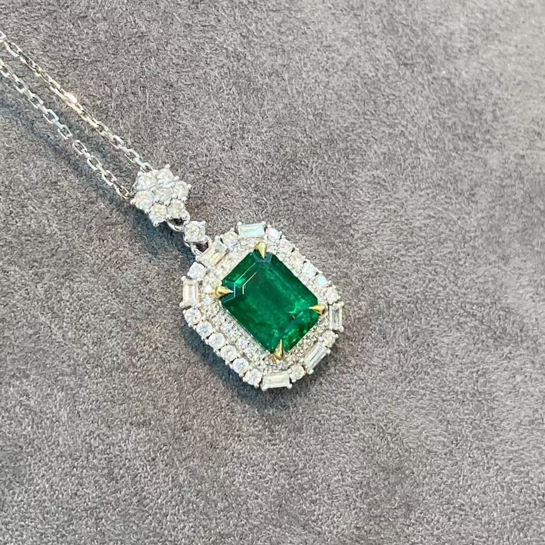 14k Gold 2.14 Ctw Vivid Green Natural Emerald & Diamond Pendant( Without Chain ) - 2