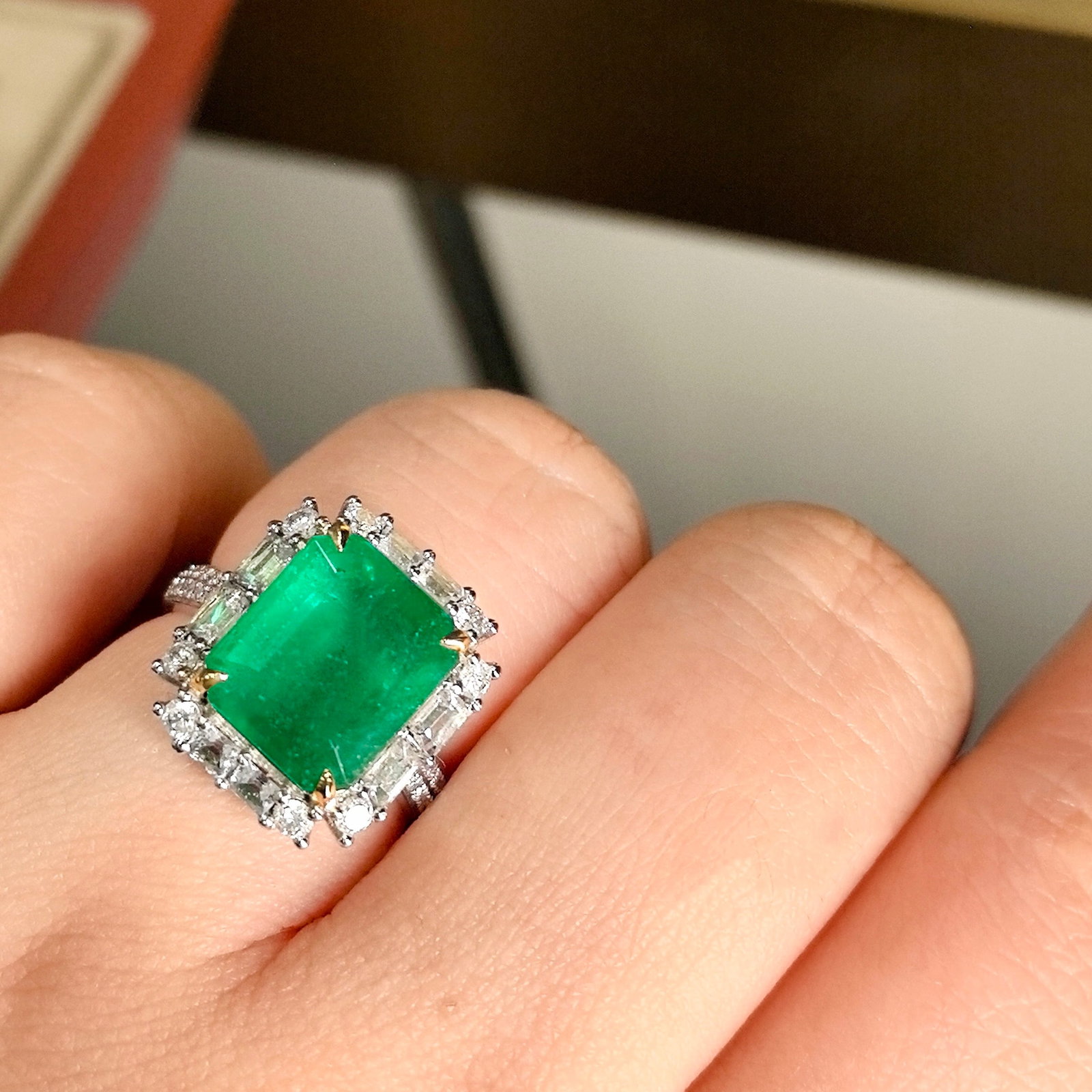 14k Gold 6.30 Ctw Natural Emerald & Diamond Ring - 3