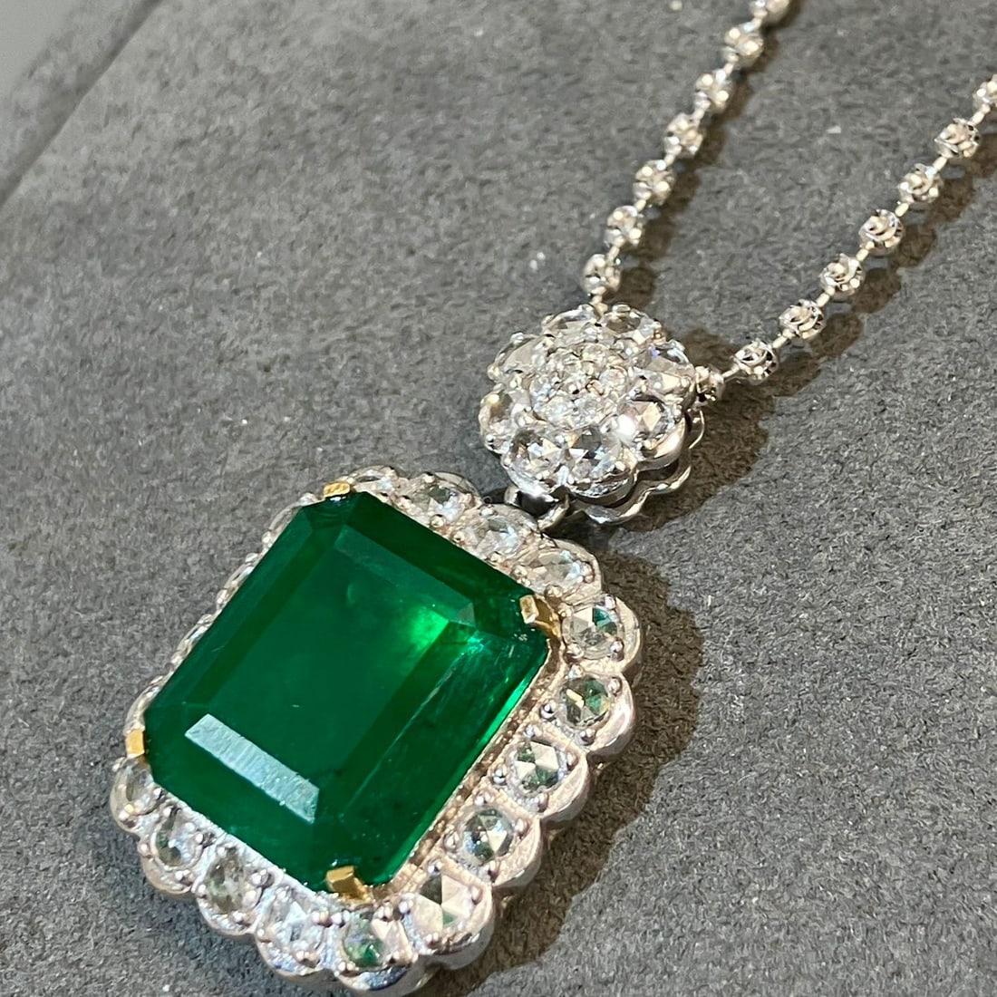 14k Gold 8.16 Ctw Vivid Green Natural Emerald & Diamond Pendant( Without Chain ) - 3