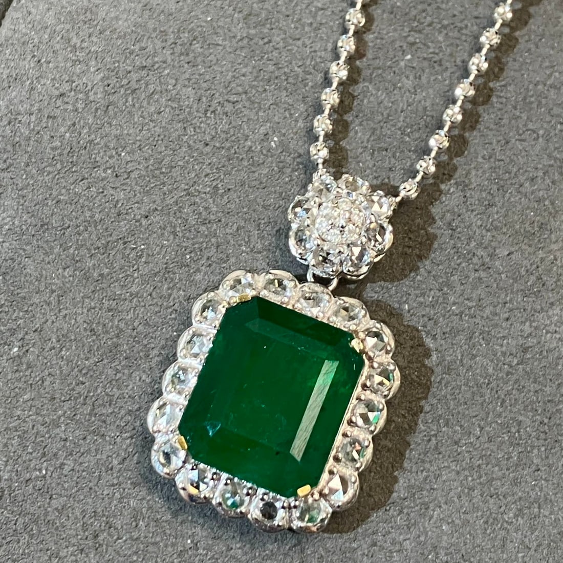 14k Gold 8.16 Ctw Vivid Green Natural Emerald & Diamond Pendant( Without Chain ) - 5