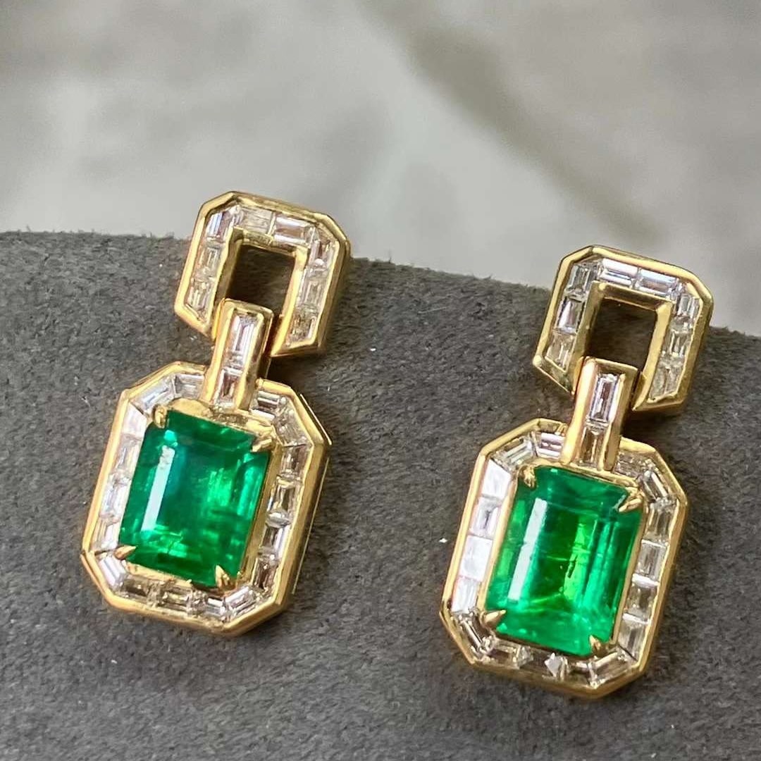 14k Gold 3.43 Ctw Vivid Green Natural Emerald & Diamond Earrings: Ref:230986207 // gold content:14k gold // main gemstone:emerald // shape:octagonal // carat weight:2. 61ct // color:vivid green // treatment:natural // // adjacent gemstone 2 : diamond // shape:baguet