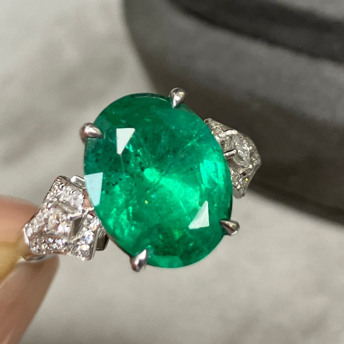14k Gold 4.68 Ctw Natural Emerald & Diamond Ring - 2