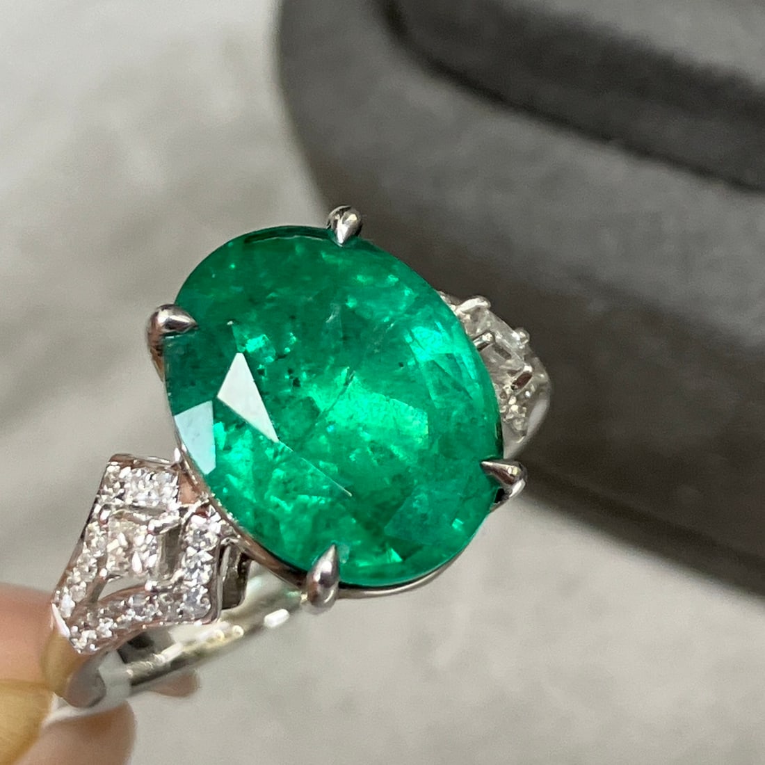14k Gold 4.68 Ctw Natural Emerald & Diamond Ring - 3
