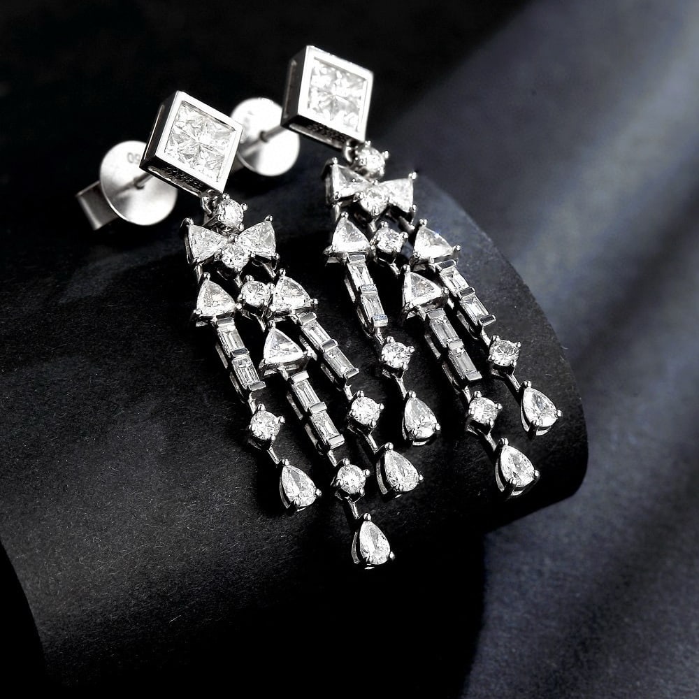 14k Gold 2.51 Ct Natural H Diamond Earrings: Ref:230986214 // gold content:14k gold // main gemstone:diamond // shape:multiply // carat weight:2. 51ct // clarity grade:vs-si // color:h // treatment:natural // Condition: New Low Estimate: