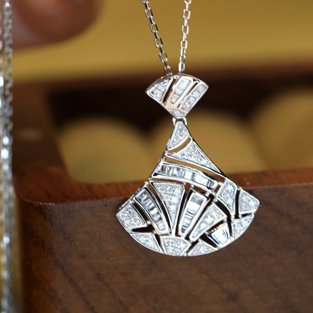 14k Gold 0.4 Ct Natural H Diamond Necklace: Ref:230986215 // gold content:14k gold // main gemstone:diamond // shape:multiply // carat weight:0. 4ct // clarity grade:vs-si // color:h // treatment:natural // Condition: New Low Estimate: 2400.00