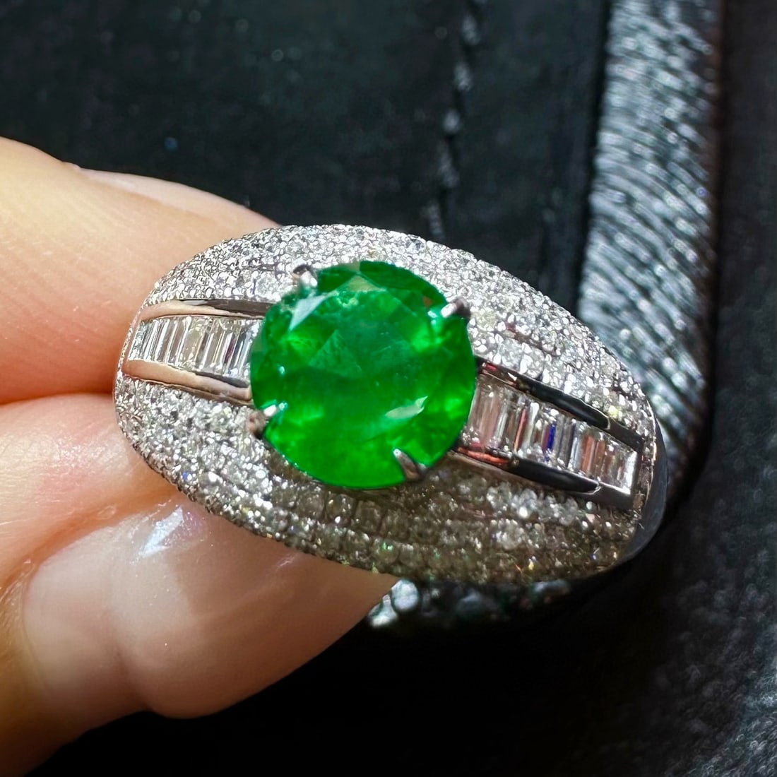 14k Gold 1.96 Ctw Vivid Green Natural Emerald & Diamond Ring - 4