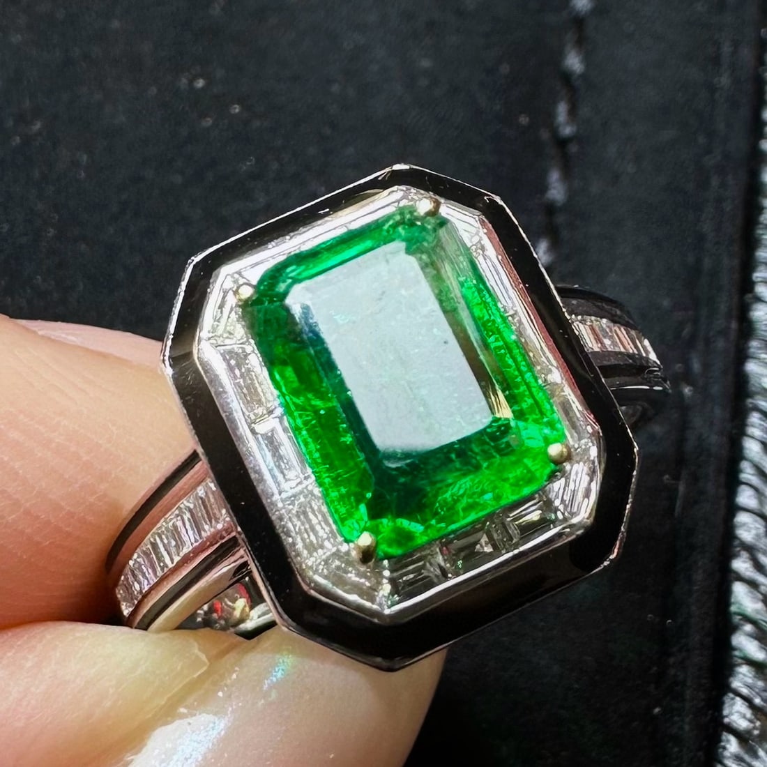 14k Gold 1.94 Ctw Vivid Green Natural Emerald & Diamond Ring: Ref:230986233 // gold content:14k gold // ring size:7. 25us // // main gemstone:emerald // shape:octagonal // carat weight:1. 48ct // color:vivid green // treatment:natural // // adjacent gemstone 2