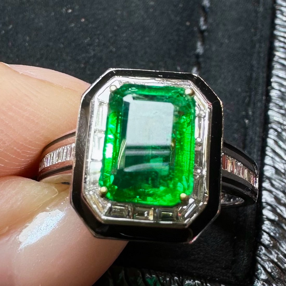 14k Gold 1.94 Ctw Vivid Green Natural Emerald & Diamond Ring - 2