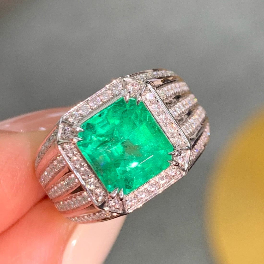 14k Gold 3.15 Ct Natural Emerald & Diamond Ring: Ref:230986251 // gold content:14k gold // ring size:7. 25us // // main gemstone:emerald // shape:octagonal // carat weight:3. 15ct // color:green // treatment:natural // // adjacent gemstone 2 :