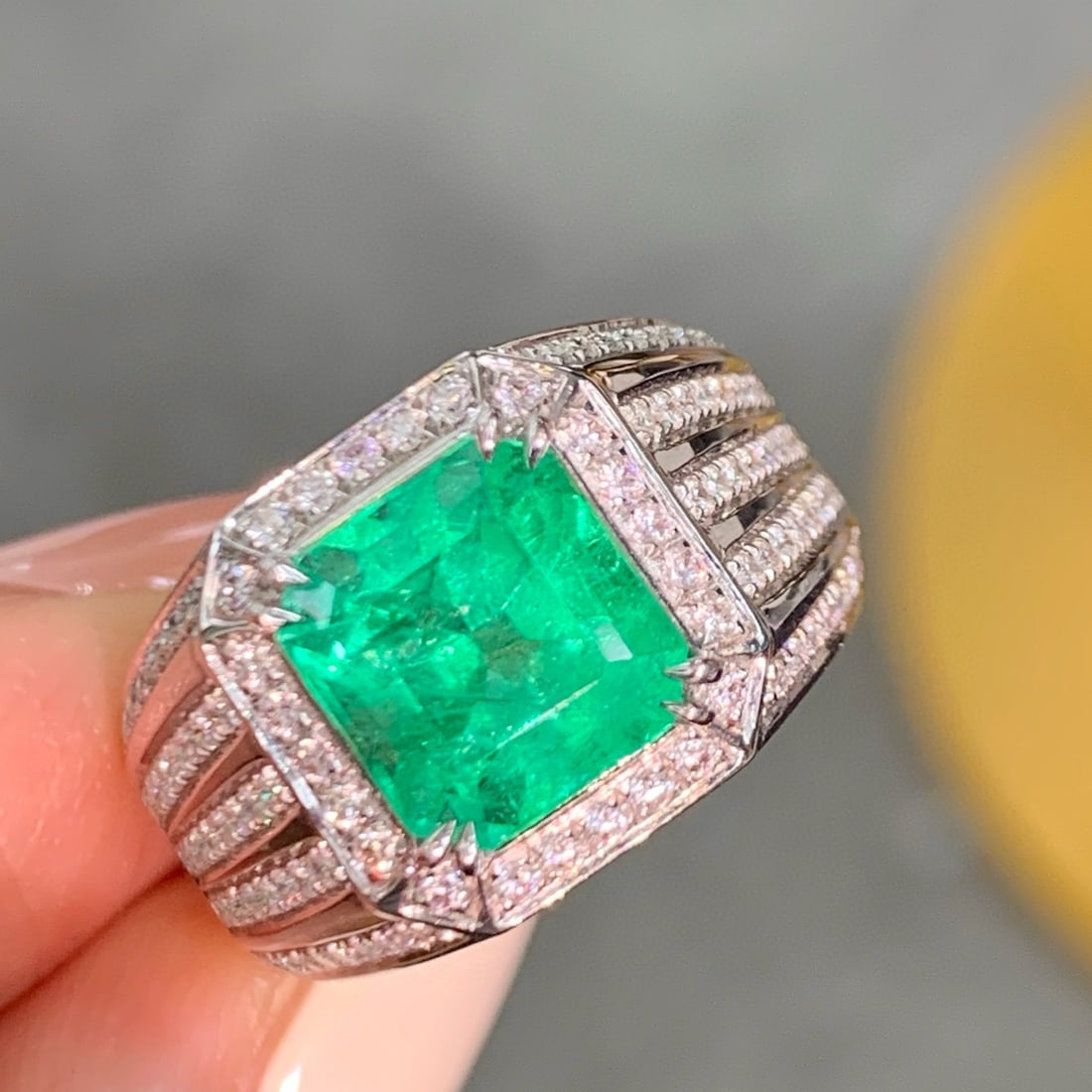 14k Gold 3.15 Ct Natural Emerald & Diamond Ring - 3