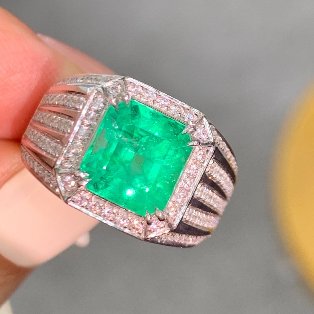 14k Gold 3.15 Ct Natural Emerald & Diamond Ring - 4