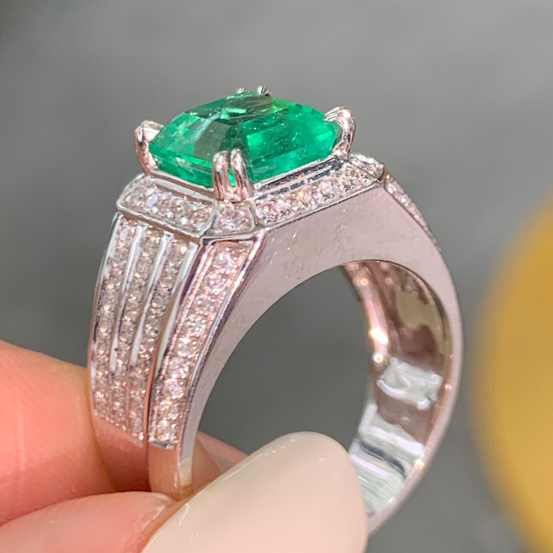 14k Gold 3.15 Ct Natural Emerald & Diamond Ring - 5