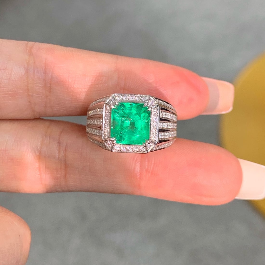 14k Gold 3.15 Ct Natural Emerald & Diamond Ring - 6