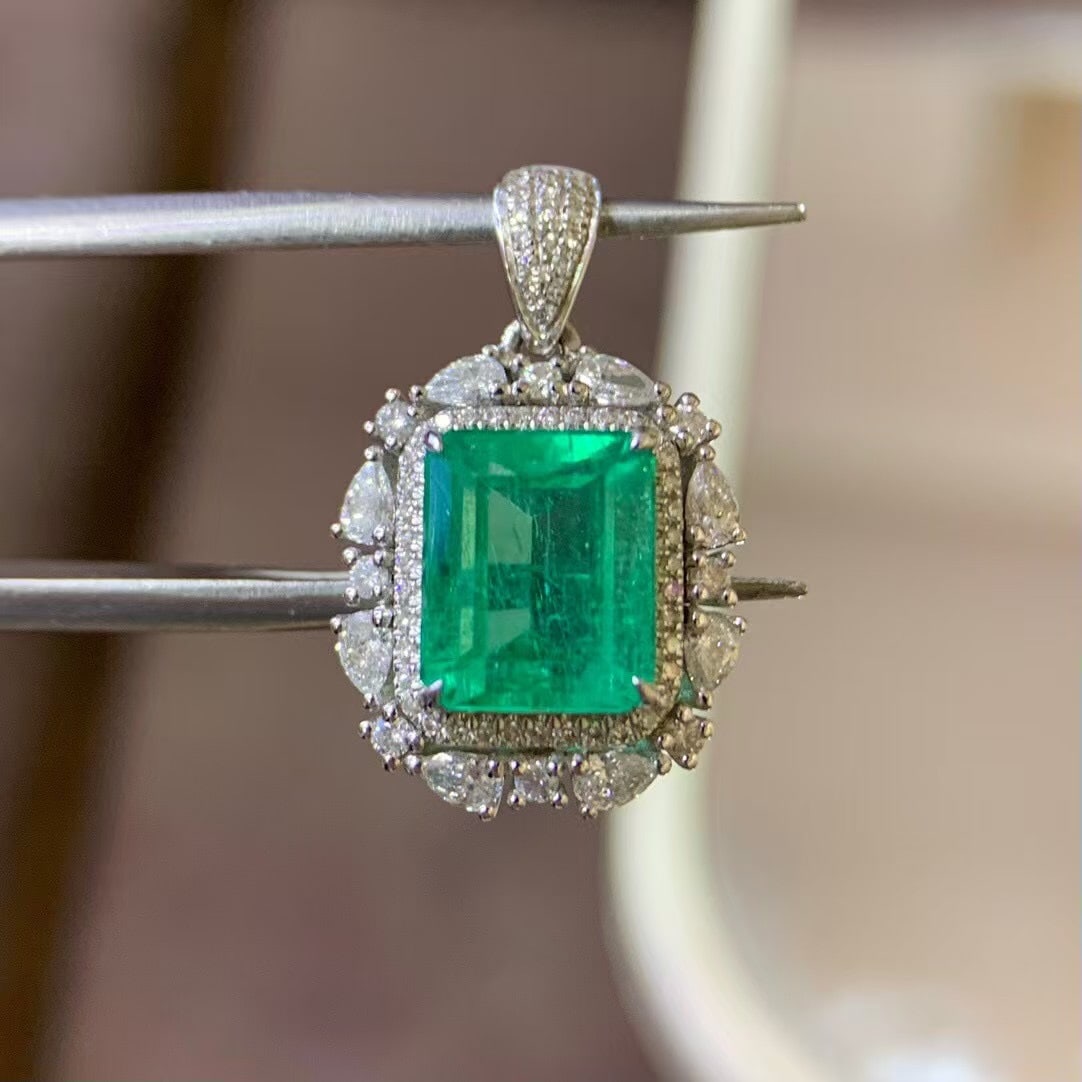 14k Gold 2.26 Ct Natural Emerald & Diamond Pendant( Without Chain ): Ref:230986252 // gold content:14k gold // main gemstone:emerald // shape:octagonal // carat weight:2. 26ct // color:green // treatment:natural // // adjacent gemstone 2 : diamond // shape:multiply //
