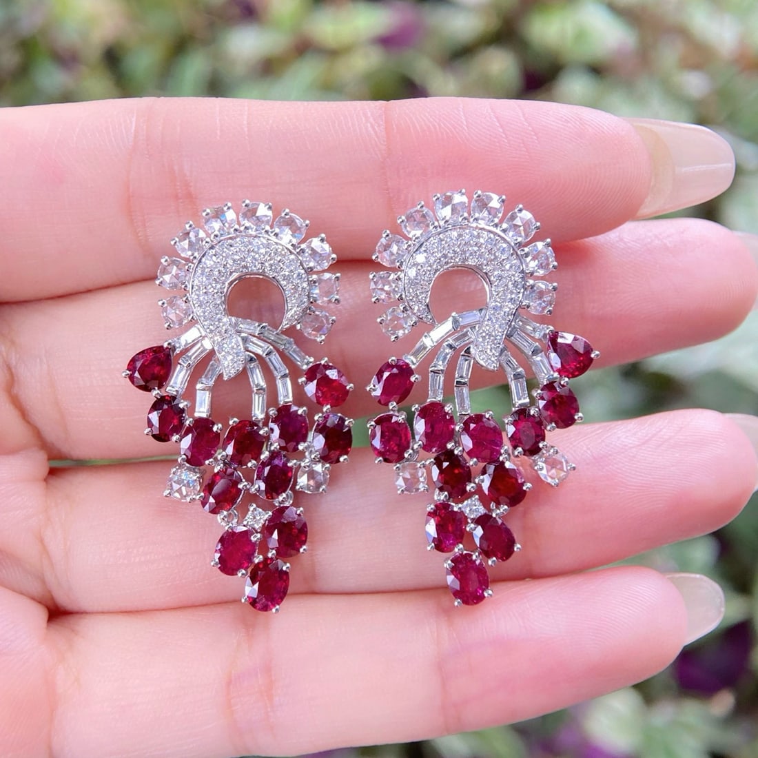 14k Gold 18.60 Ctw Natural Ruby & Diamond Earrings: Ref:230986257 // gold content:14k gold // main gemstone:ruby // shape:multiply // carat weight:16. 6ct // color:pigeonblood red // treatment:natural // // adjacent gemstone 2 : diamond // shape:multip