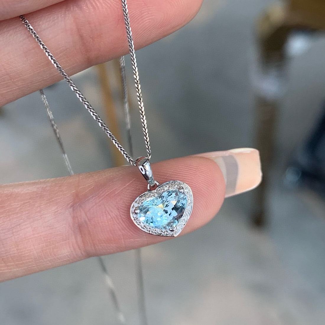 14k Gold 0.90 Ct Natural Aquamarine & Diamond Pendant( Without Chain ): Ref:230986261 // gold content:14k gold // main gemstone:aquamarine // shape:heart // carat weight:0. 90ct // color:blue // treatment:natural // // adjacent gemstone 2 : diamond // shape:round //
