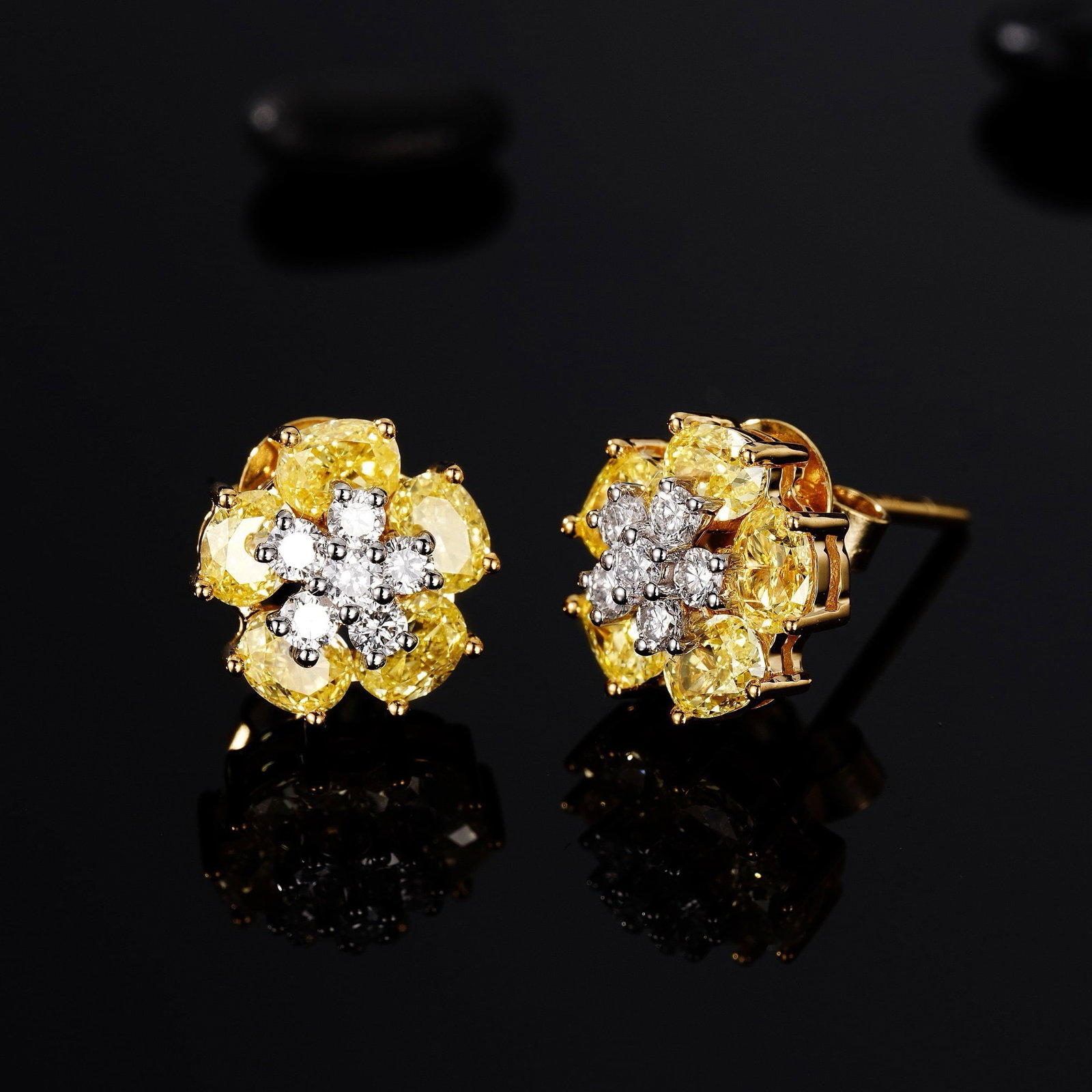 14k Gold 1.22 Ctw Natural Yellow Diamond & Diamond Earrings: Ref:230986276 // gold content:14k gold // main gemstone:yellow diamond // shape:oval // carat weight:1. 02ct // color:yellow // treatment:natural // // adjacent gemstone 2 : diamond // shape:round //